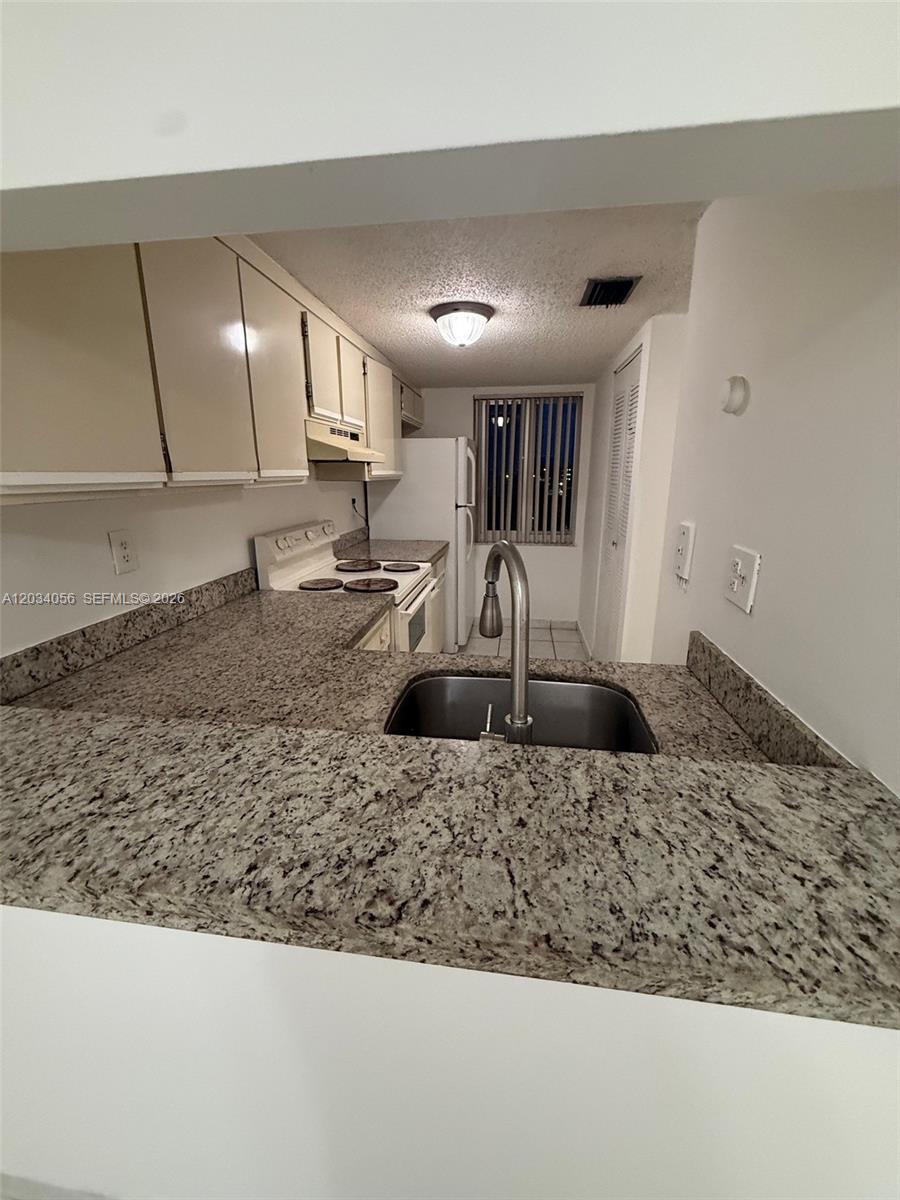 9917 West Okeechobee Road, Unit 3510 Hialeah Gardens, FL 33016 - Photo 2 of 10