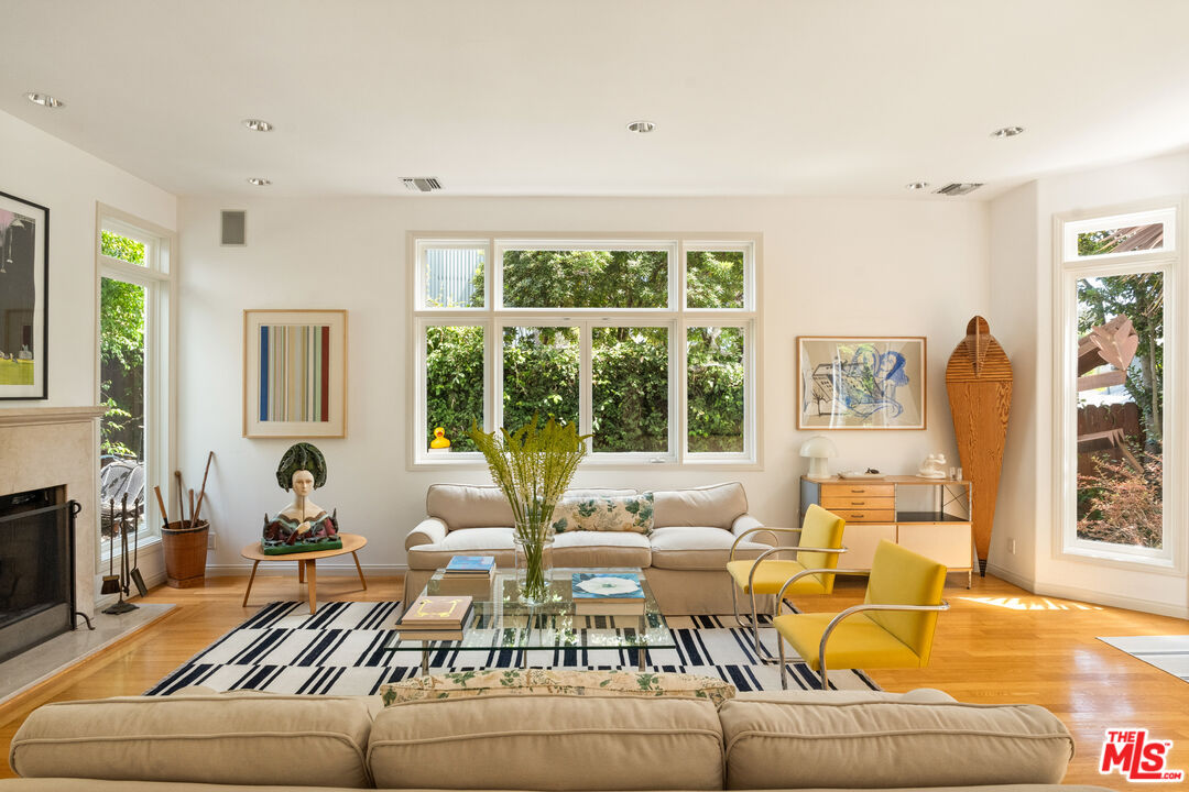 454 Sycamore Road Santa Monica, CA 90402 - Photo 5 of 32