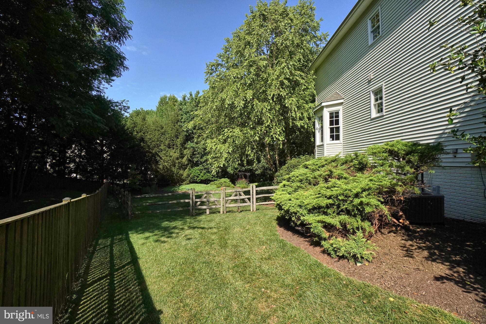 18 Hackett Court Poolesville, MD 20837 - Photo 15 of 82 Privacy on all sides