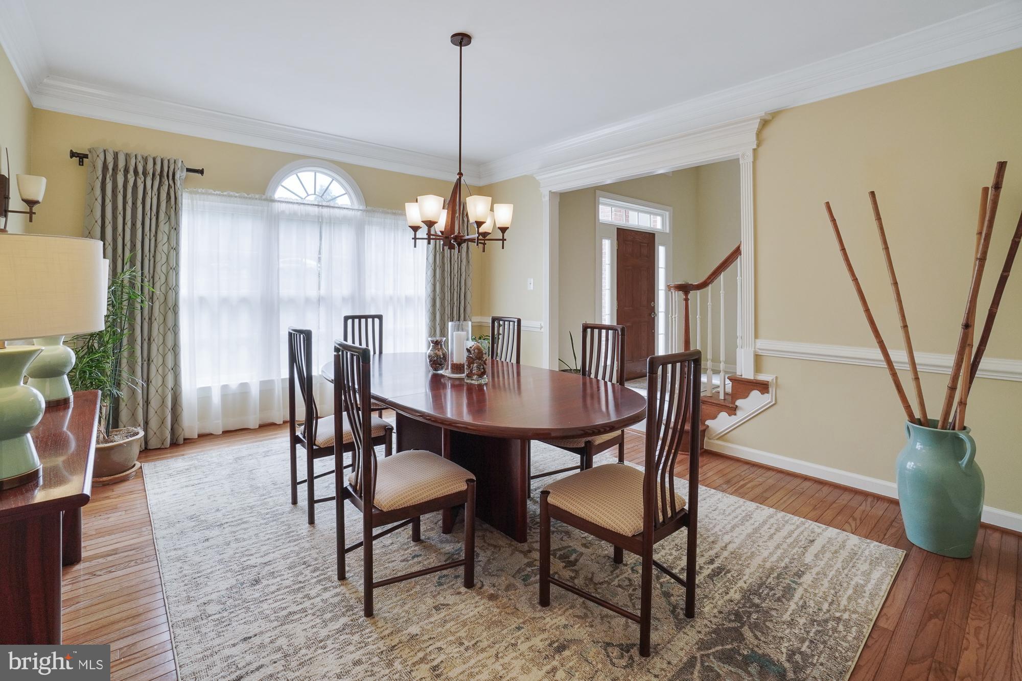 18 Hackett Court Poolesville, MD 20837 - Photo 33 of 82 Large dining room includes custom light fixtures