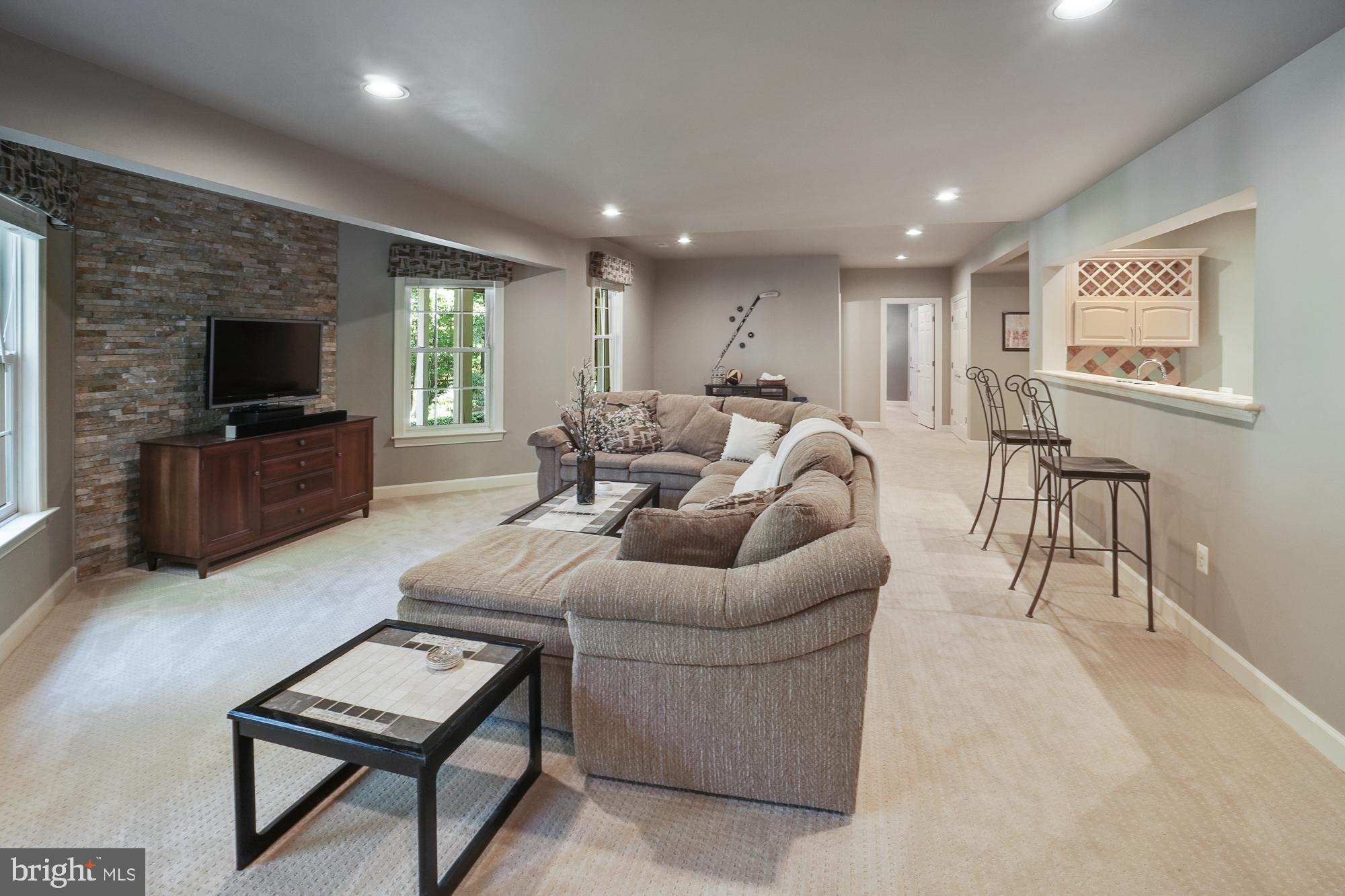 18 Hackett Court Poolesville, MD 20837 - Photo 59 of 82 Great entertainment space! Order FIOs today!