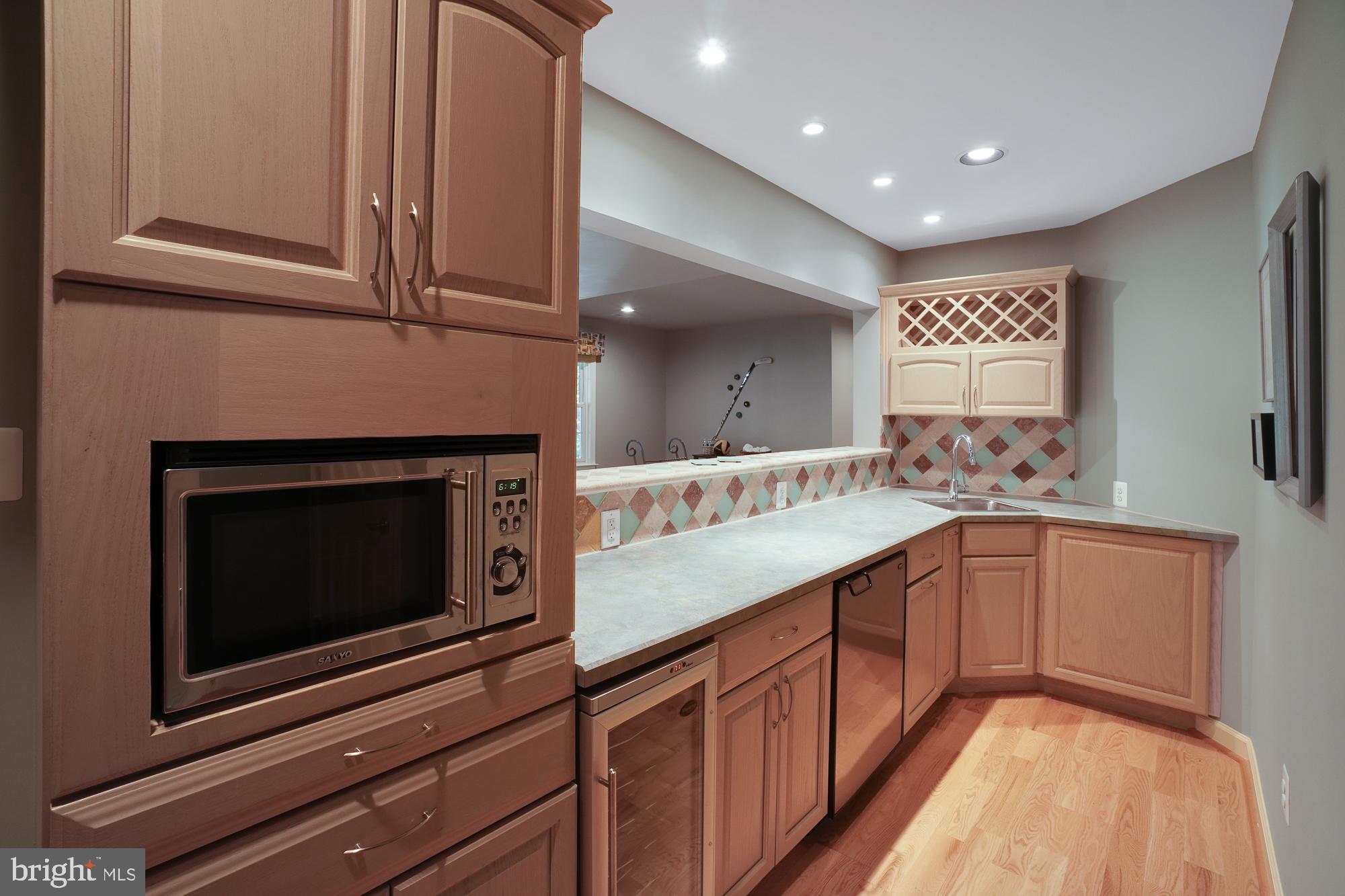 18 Hackett Court Poolesville, MD 20837 - Photo 65 of 82 Wet bar/kitchen in basement