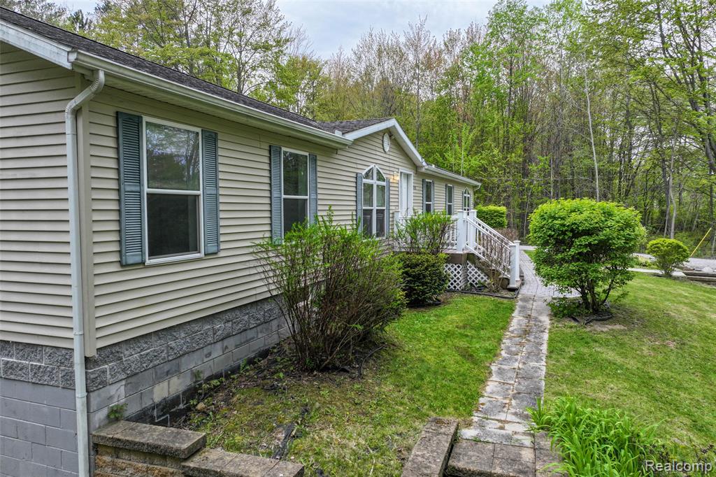 4587 Brown Road Vassar, MI 48768 - Photo 7 of 49