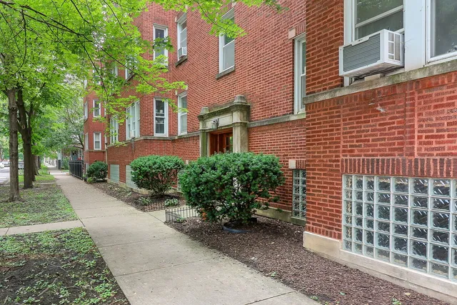 $199,900 | 3707 West Cullom Avenue, Unit 1, Chicago, IL 60618