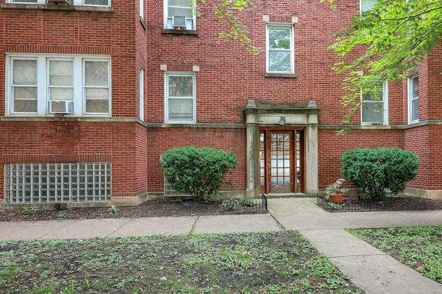 $199,900 | 3707 West Cullom Avenue, Unit 1, Chicago, IL 60618