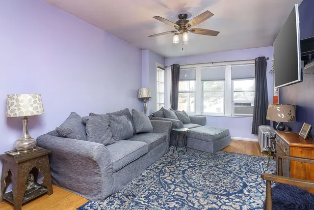 $199,900 | 3707 West Cullom Avenue, Unit 1, Chicago, IL 60618