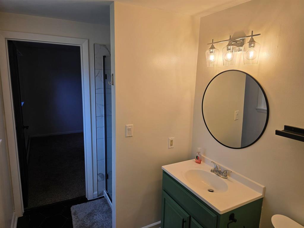 1767 Hassam Road Coraopolis, PA 15108 - Photo 15 of 27 Jack and Jill bathroom