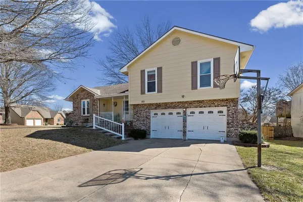 $369,000 | 1611 Northeast Duchess Drive, Lee's Summit, MO 64086