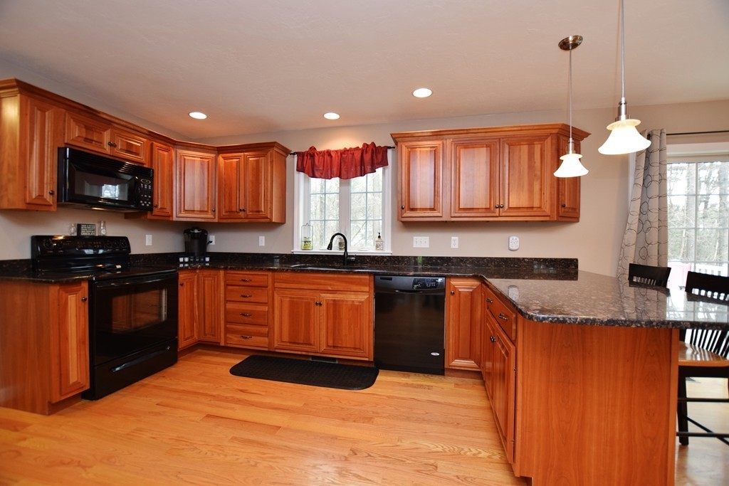 2 Champeaux Road Sturbridge, MA 01518 - Photo 4 of 30