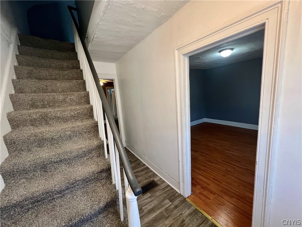 707 Spring Street Utica, NY 13502 - Photo 4 of 28