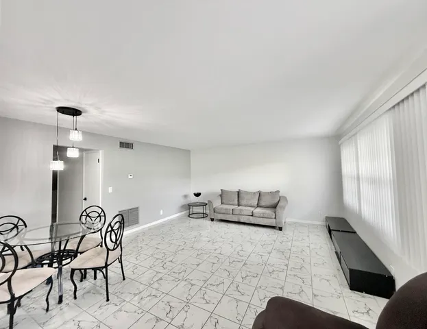 $1,800 | 216 North Federal Highway, Unit 6, Lake Worth Beach, FL 33460