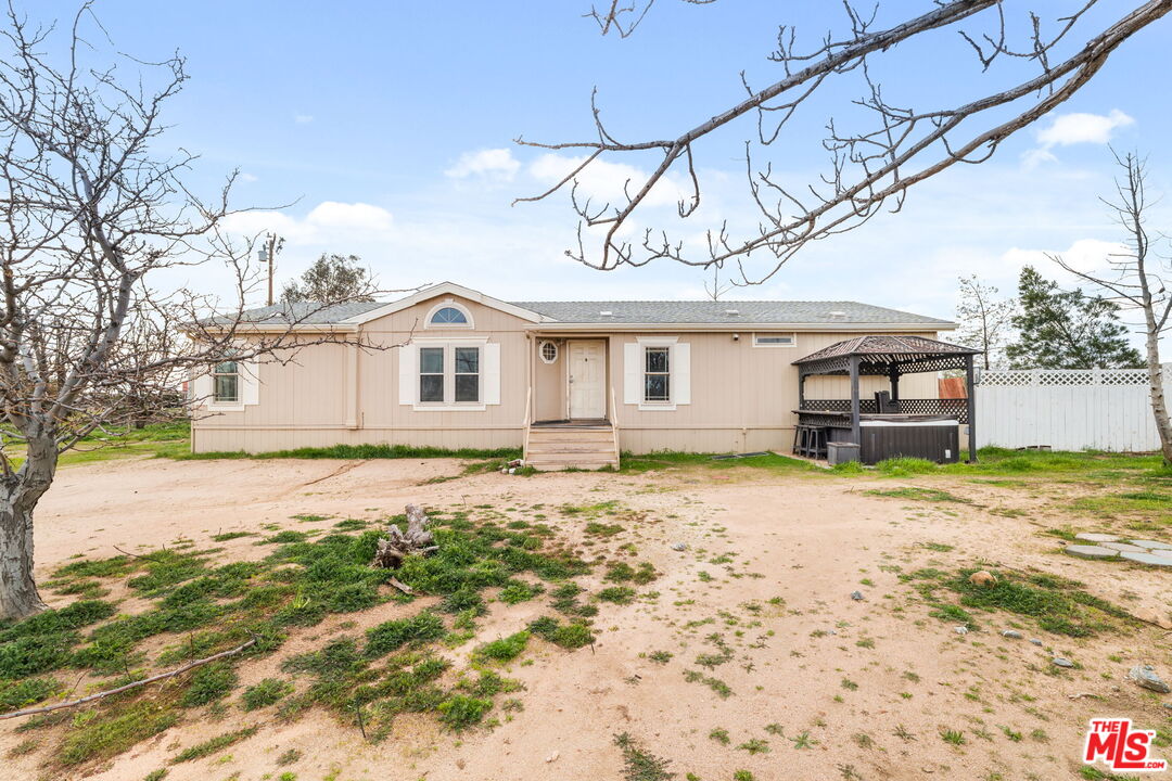 6425 Smoke Tree Road Phelan, CA 92371 - Photo 4 of 35 a front view of a house with a yard