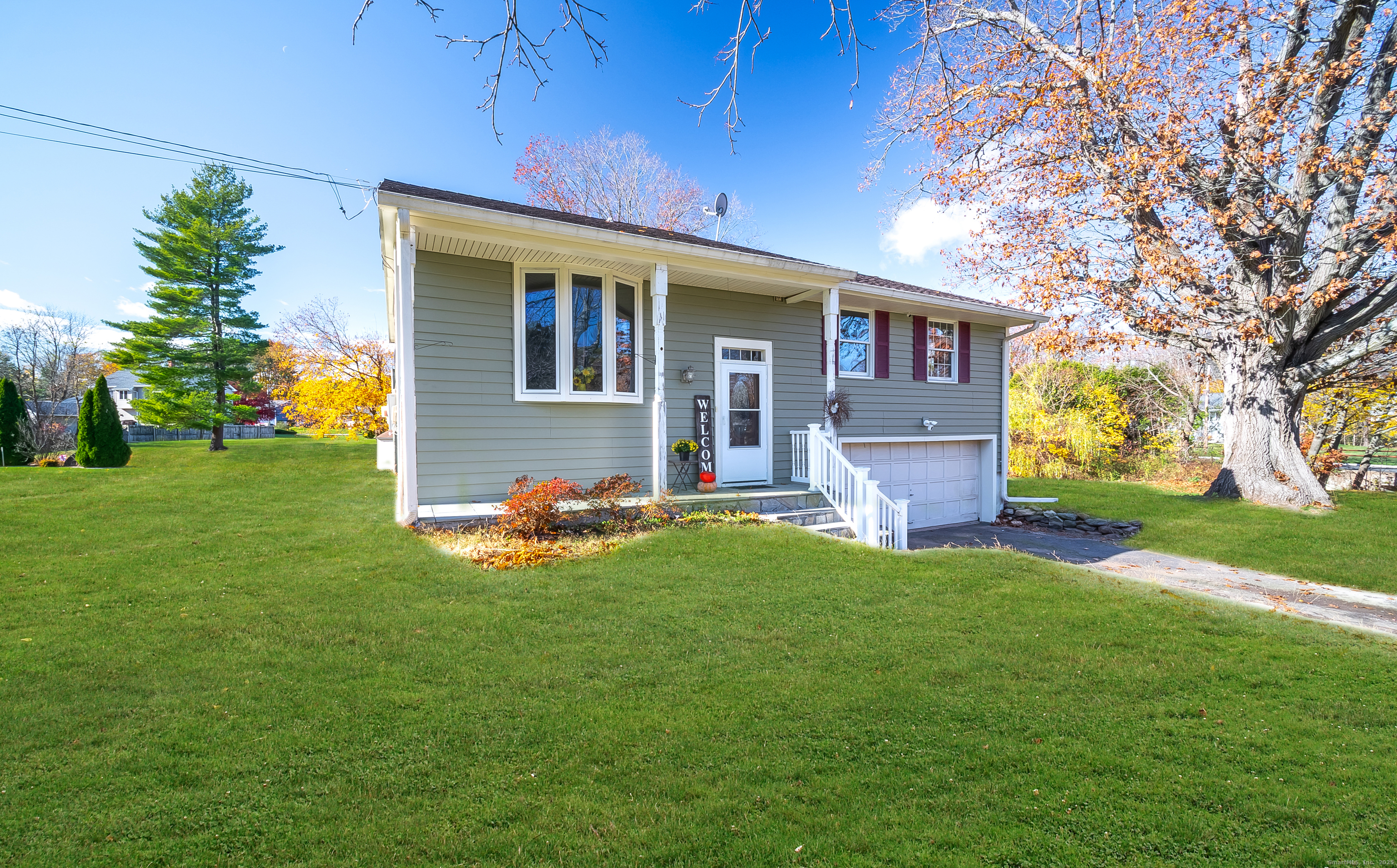 Raised Ranch in Westfield area of Middletown