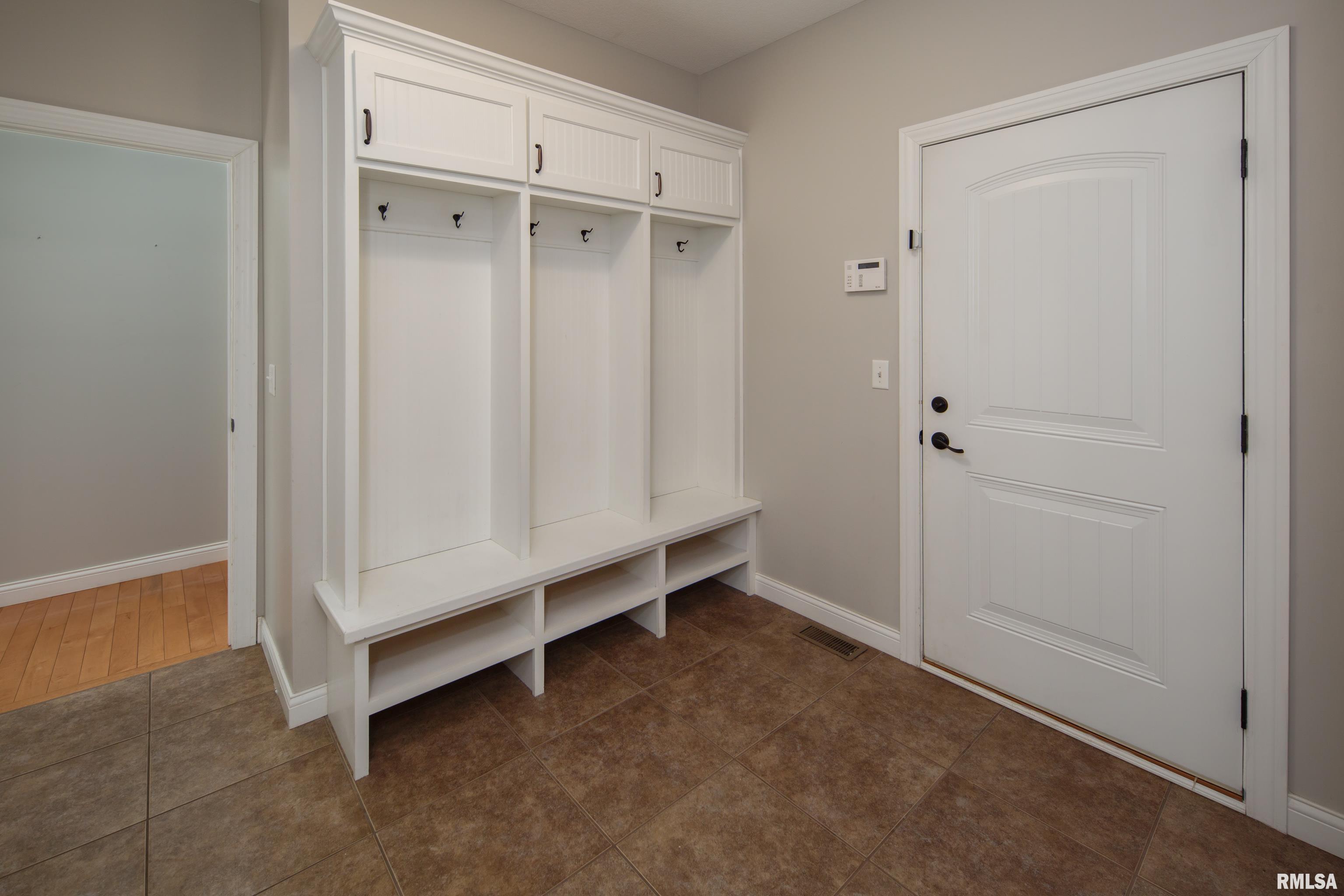 3211 Westminster Road Bettendorf, IA 52722 - Photo 25 of 47 Gallery Image 25