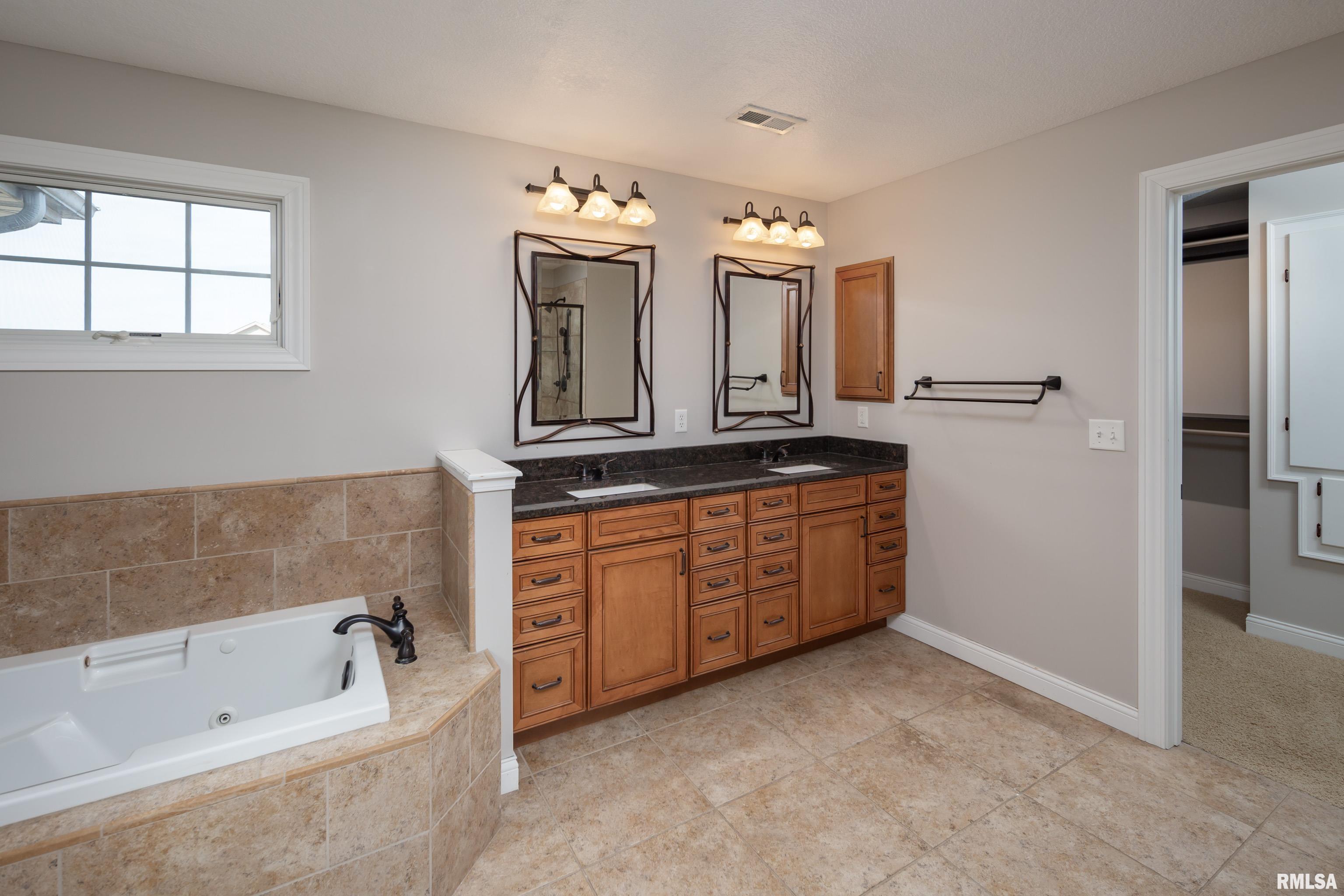 3211 Westminster Road Bettendorf, IA 52722 - Photo 31 of 47 Gallery Image 31