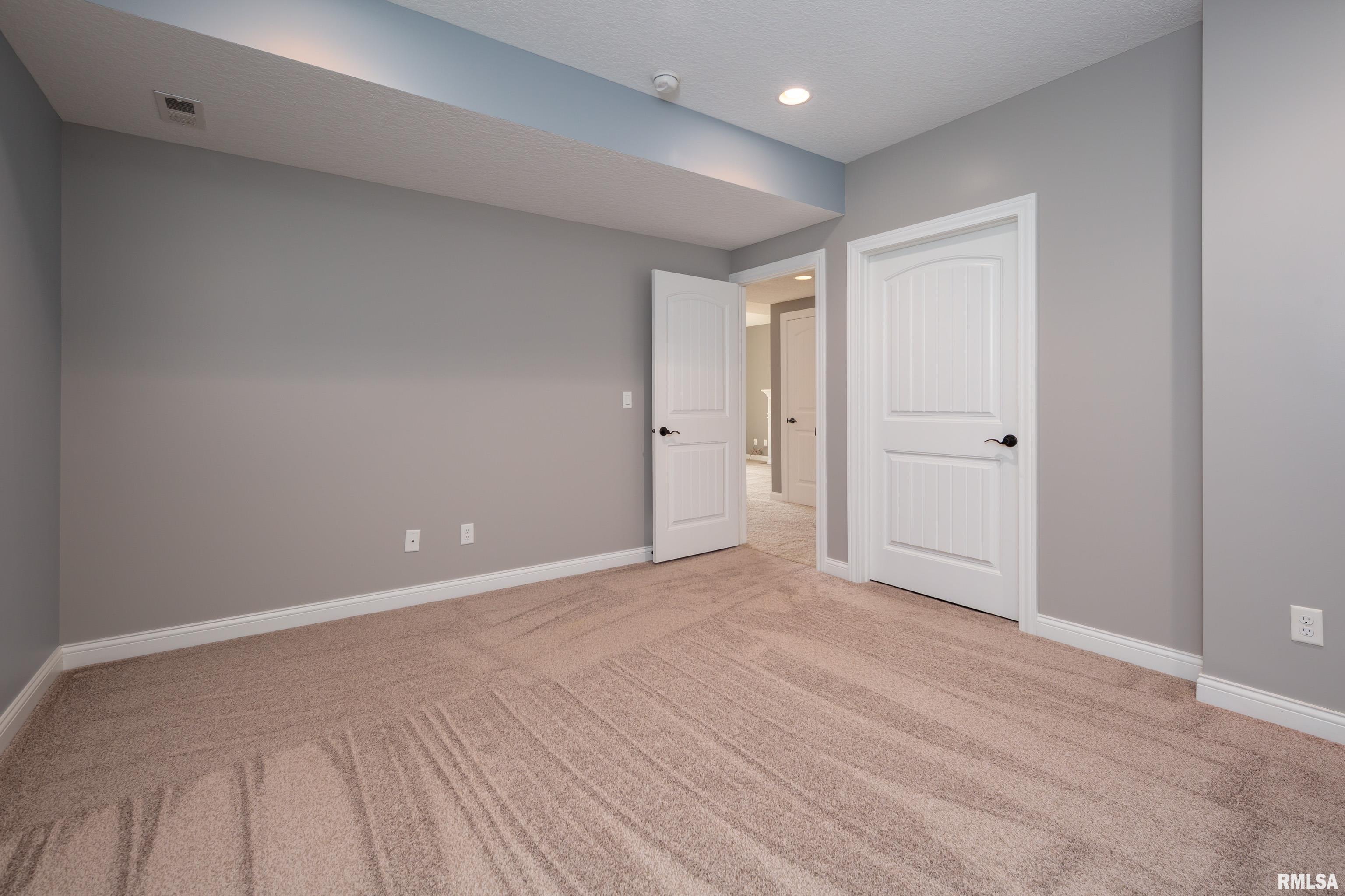 3211 Westminster Road Bettendorf, IA 52722 - Photo 47 of 47 Gallery Image 47