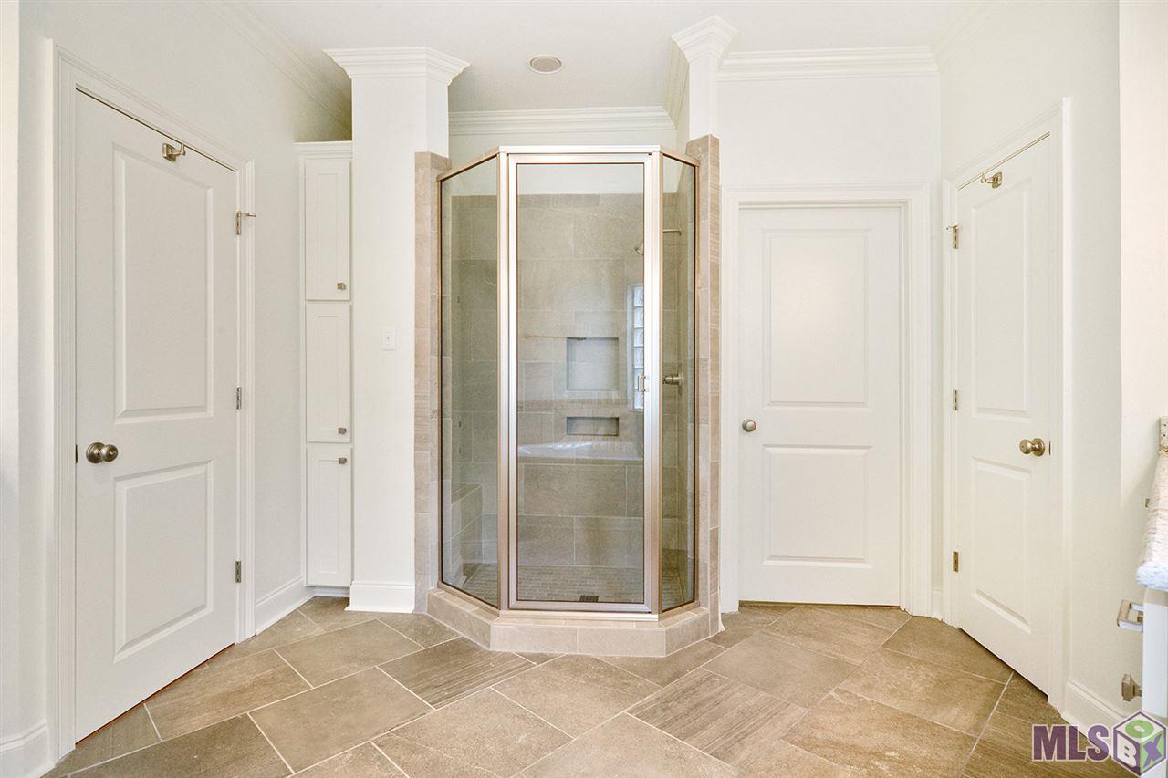 3241 Woodland Ridge Boulevard Baton Rouge, LA 70816 - Photo 11 of 21 master bath