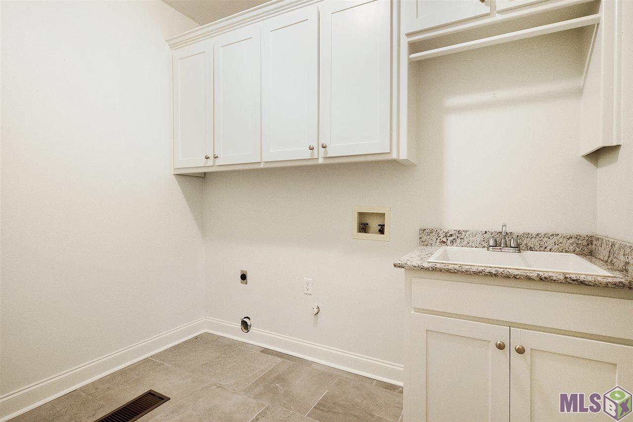 3241 Woodland Ridge Boulevard Baton Rouge, LA 70816 - Photo 13 of 21 laundry
