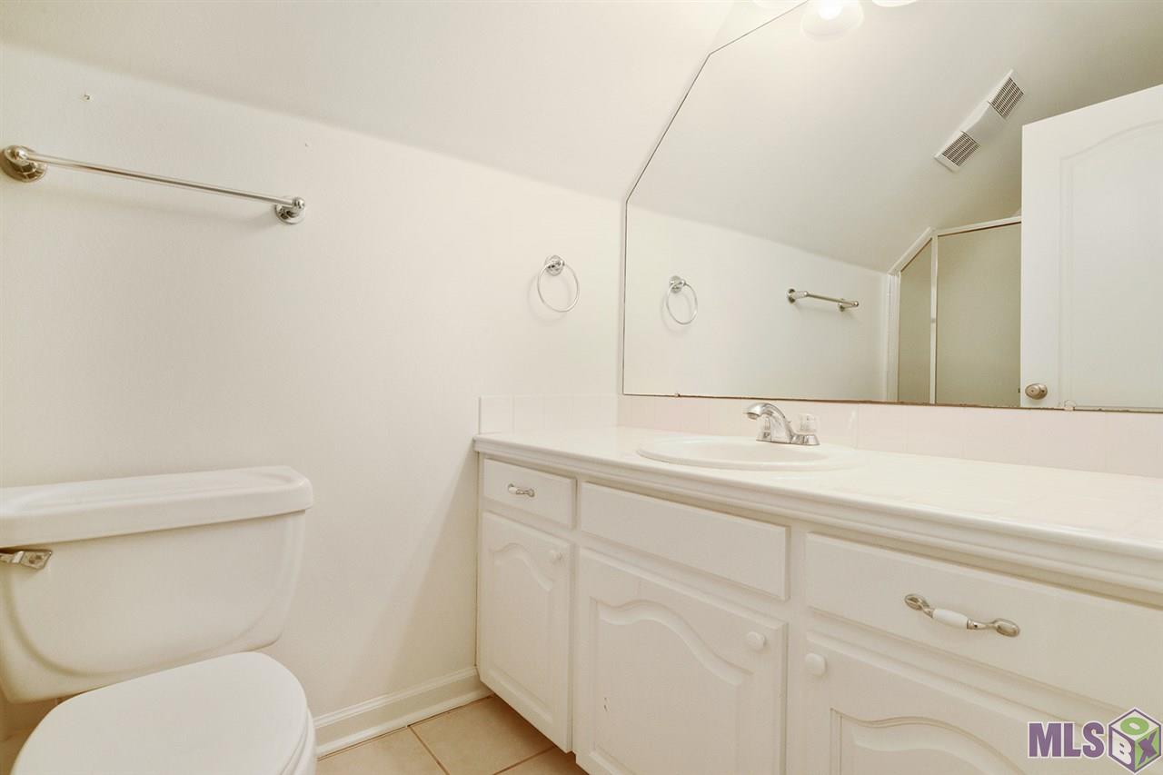 3241 Woodland Ridge Boulevard Baton Rouge, LA 70816 - Photo 18 of 21 bathroom level 2