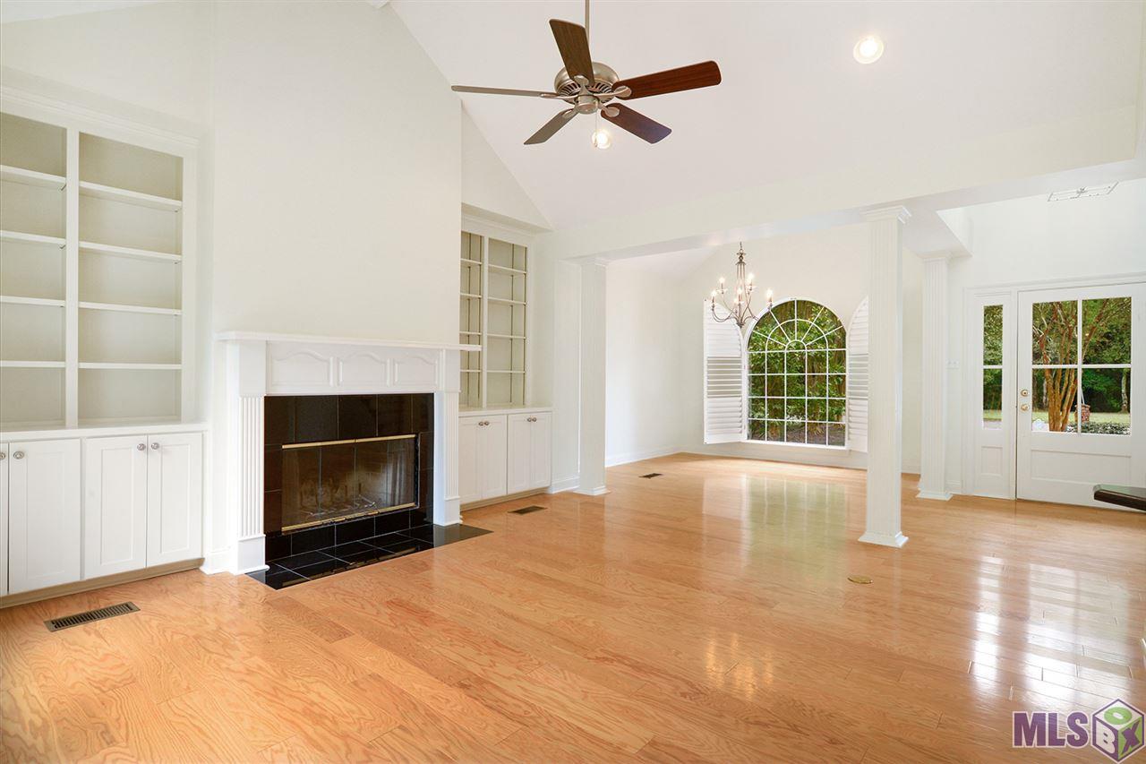 3241 Woodland Ridge Boulevard Baton Rouge, LA 70816 - Photo 7 of 21 living