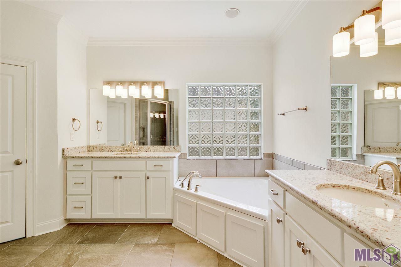 3241 Woodland Ridge Boulevard Baton Rouge, LA 70816 - Photo 10 of 21 master bath
