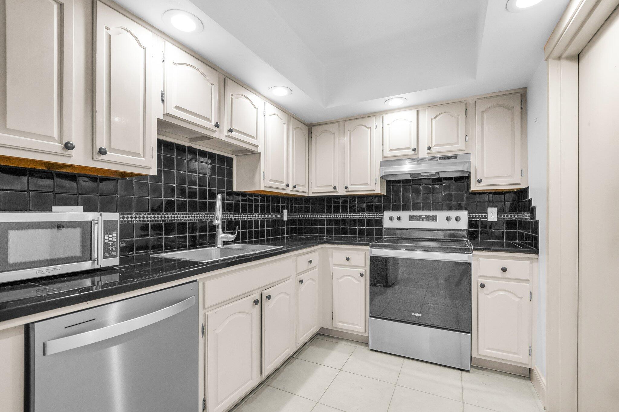 6895 Willow Wood Drive, Unit 1023 Boca Raton, FL 33434 - Photo 13 of 69 13-web-or-mls-DSC_0216