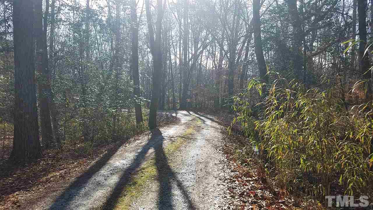 4966 Raleigh Road Benson, NC 27504 - Photo 4 of 25 Driveway