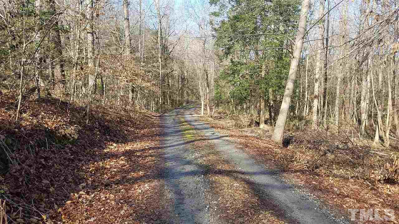 4966 Raleigh Road Benson, NC 27504 - Photo 5 of 25 Driveway