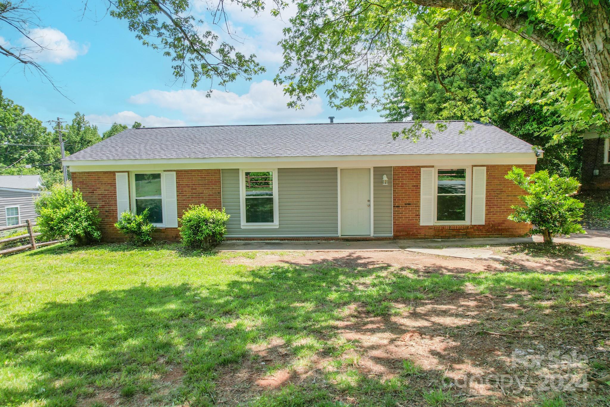 511 Milan Road East Charlotte, NC 28216 - Photo 1 of 29 Gallery Image 1