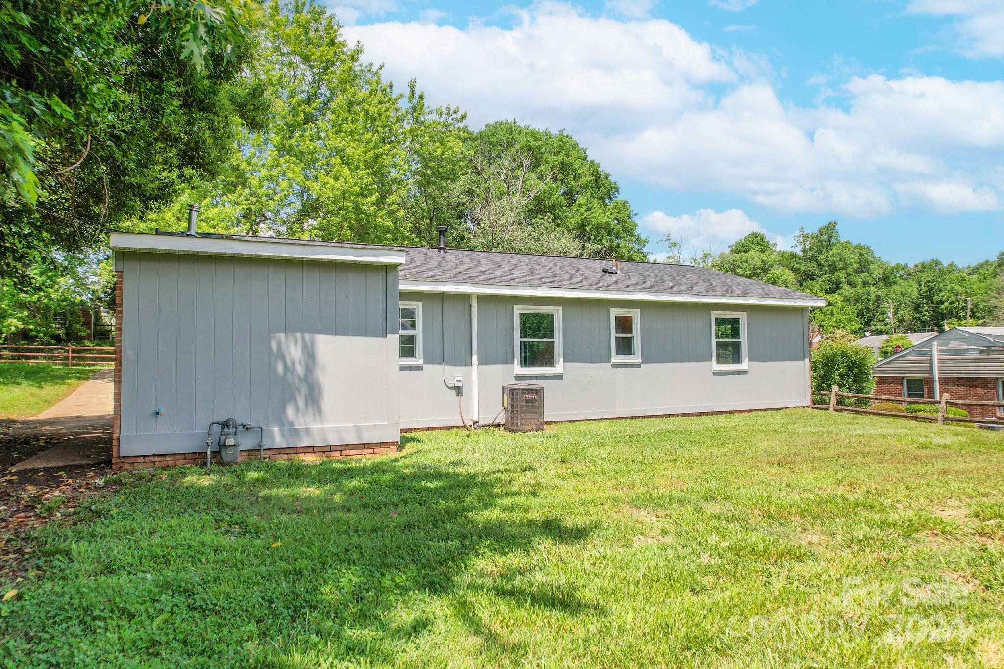 511 Milan Road East Charlotte, NC 28216 - Photo 28 of 29 Gallery Image 28