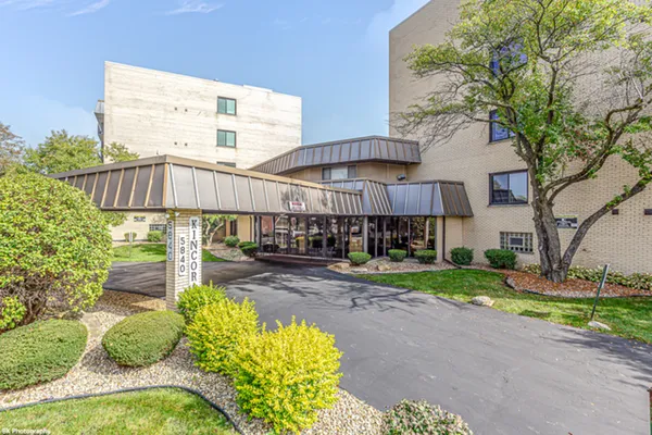 $184,872 | 5840 West 104th Street, Unit 214, Oak Lawn, IL 60453