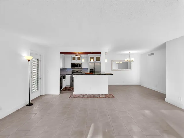 $295,000 | 524 Osprey Drive, Unit 11B, Delray Beach, FL 33444