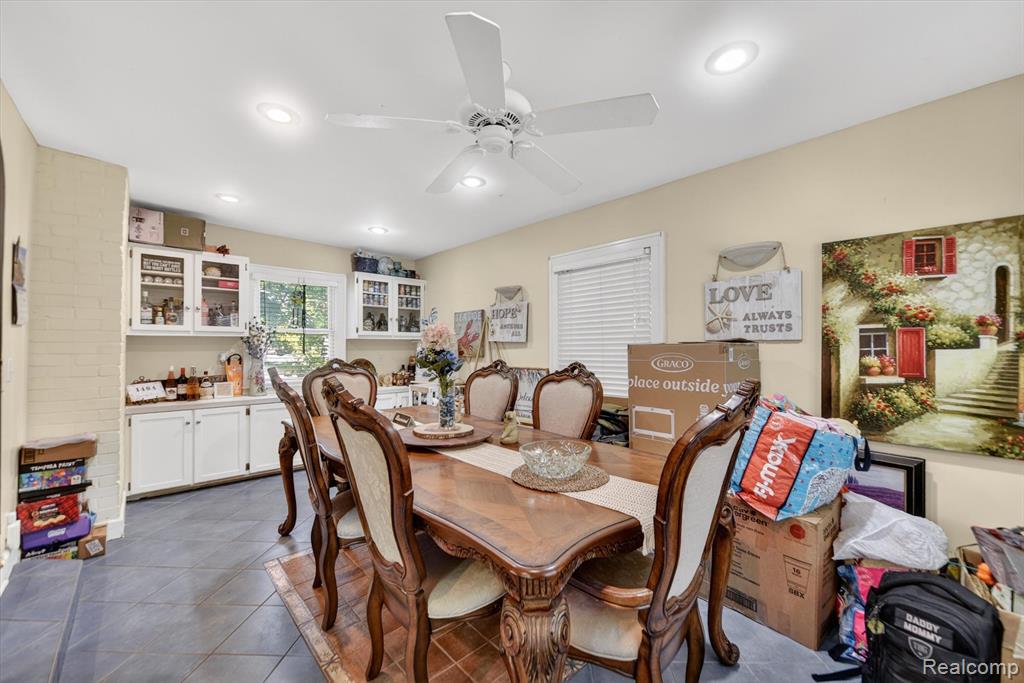 1404 Harvard Road East Lansing, MI 48823 - Photo 15 of 45
