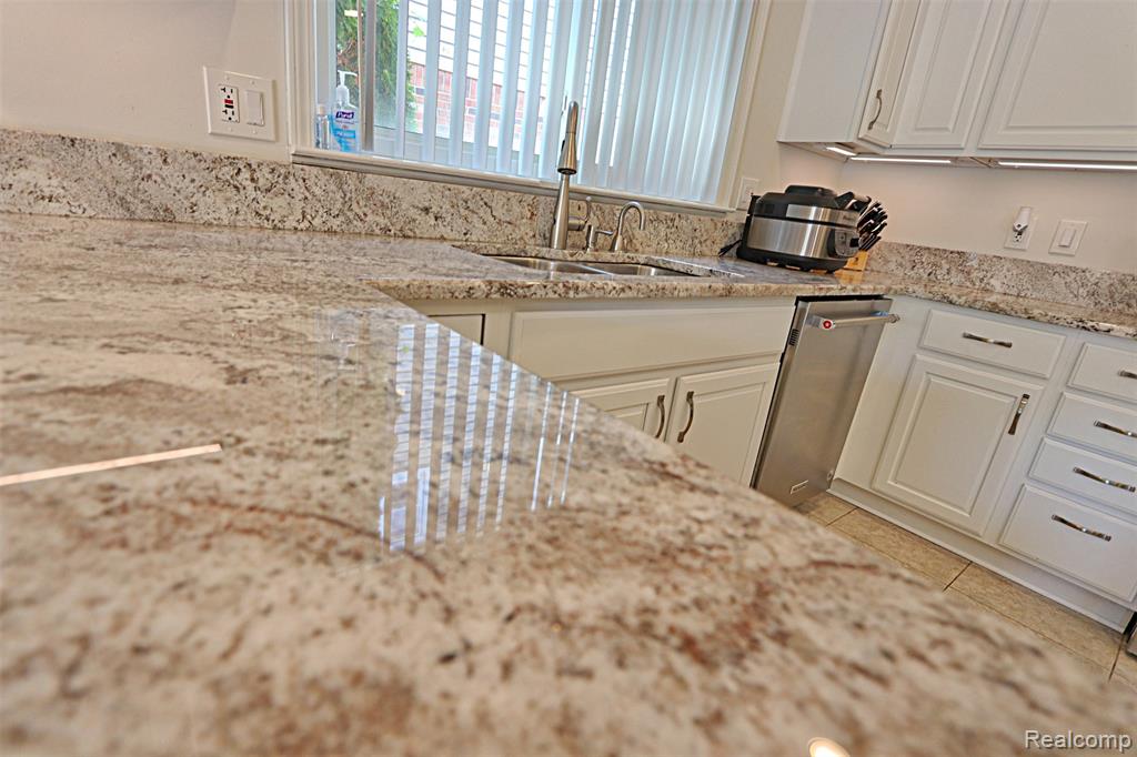 6198 Raintree Drive Canton, MI 48187 - Photo 13 of 53