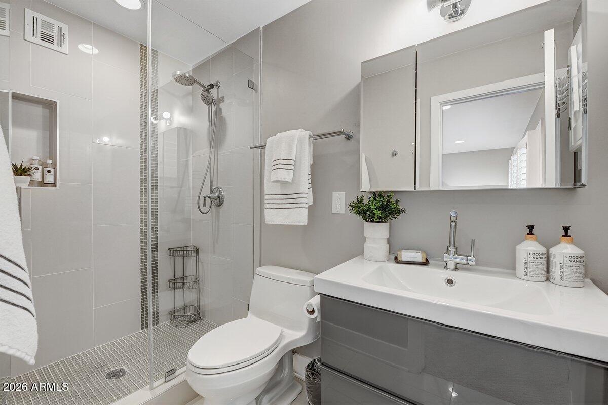 3307 South Terrace Road Tempe, AZ 85282 - Photo 14 of 26 Primary Bath