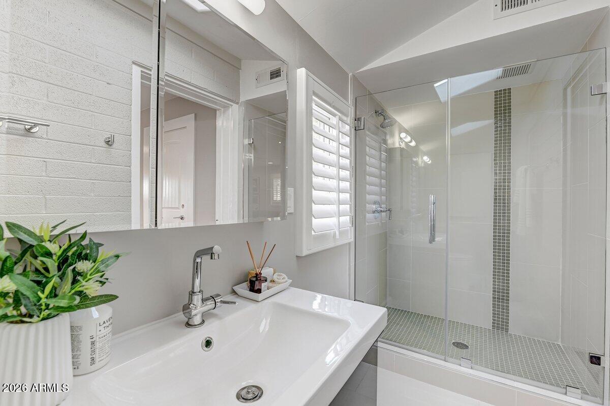 3307 South Terrace Road Tempe, AZ 85282 - Photo 20 of 26 Bath III