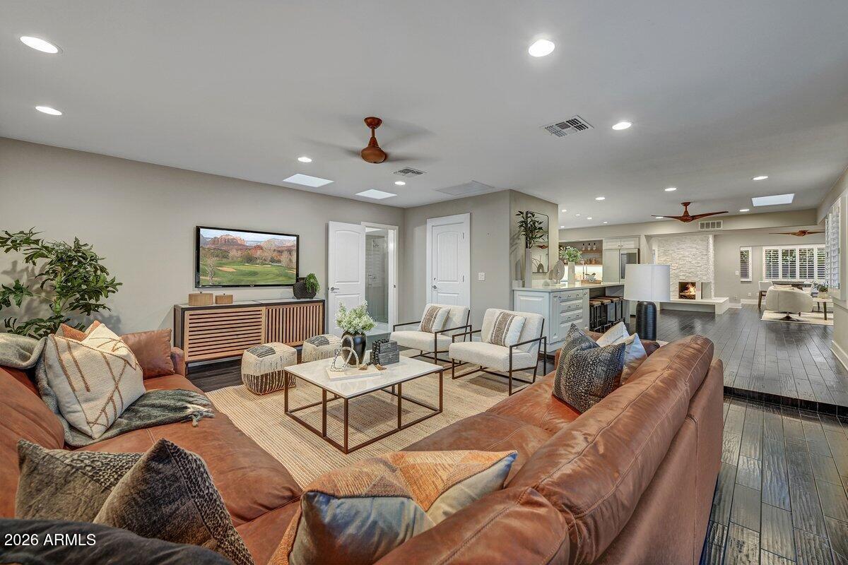 3307 South Terrace Road Tempe, AZ 85282 - Photo 9 of 26 Family Sitting