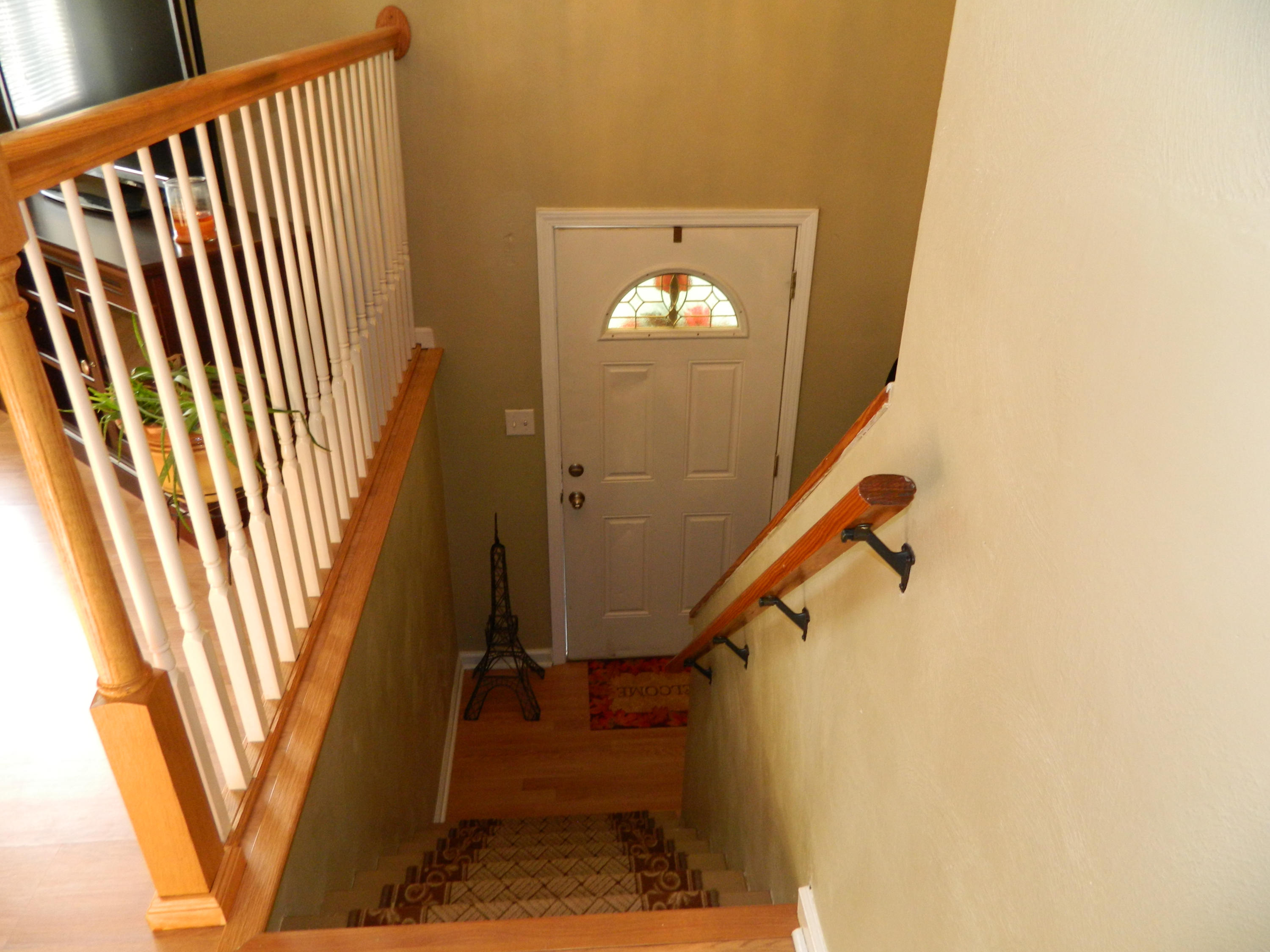 647 Ramada Road Vinton, VA 24179 - Photo 4 of 36 Foyer