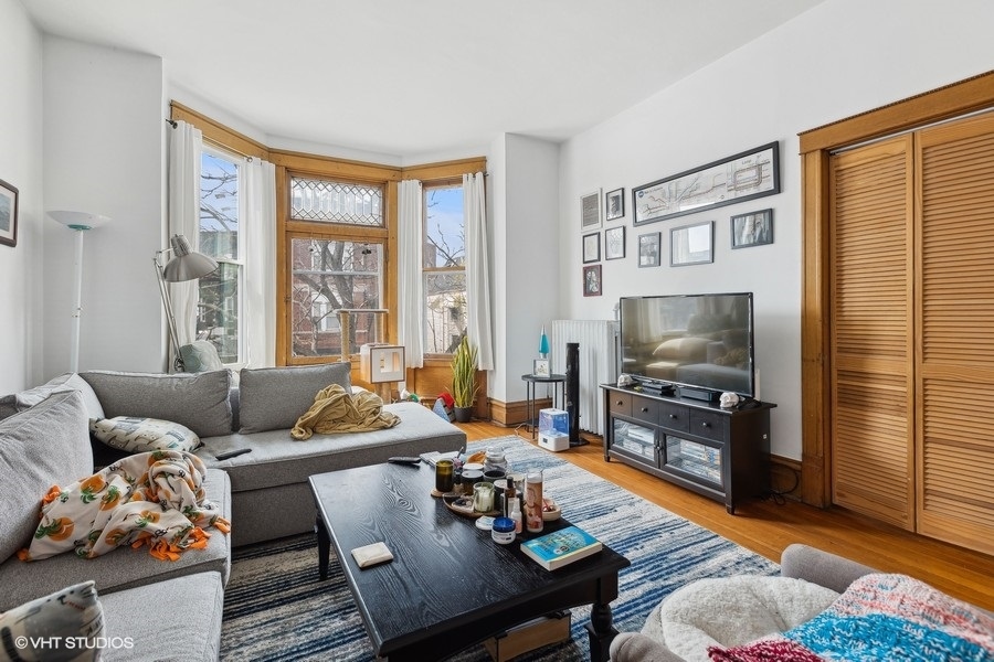 Undisclosed Address Chicago, IL 60657 - Photo 19 of 40 a living room with furniture and a flat screen tv