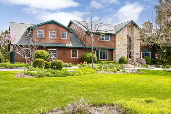 $1,250,000 | 10 Elm Street, Hawthorn Woods, IL 60047