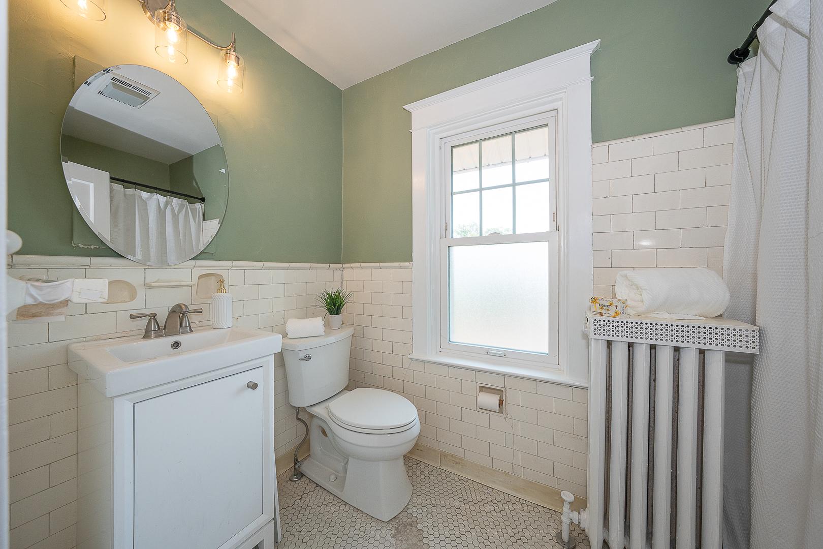 219 Oxford Road Havertown, PA 19083 - Photo 25 of 36 Hall Bath