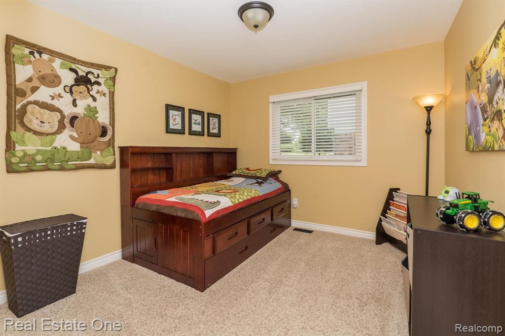 2090 Cumberland Road Rochester, MI 48307 - Photo 25 of 32