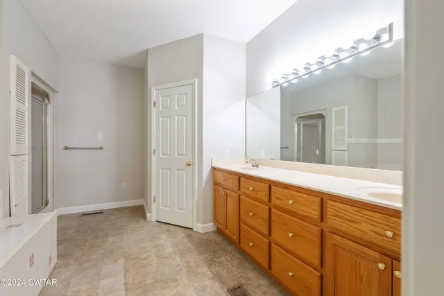 $575,000 | 18080 Highway 22, Wildersville, TN 38388