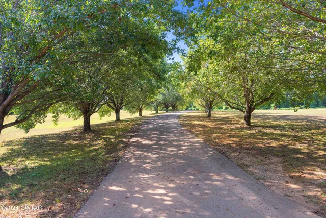 $575,000 | 18080 Highway 22, Wildersville, TN 38388