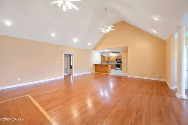 $575,000 | 18080 Highway 22, Wildersville, TN 38388