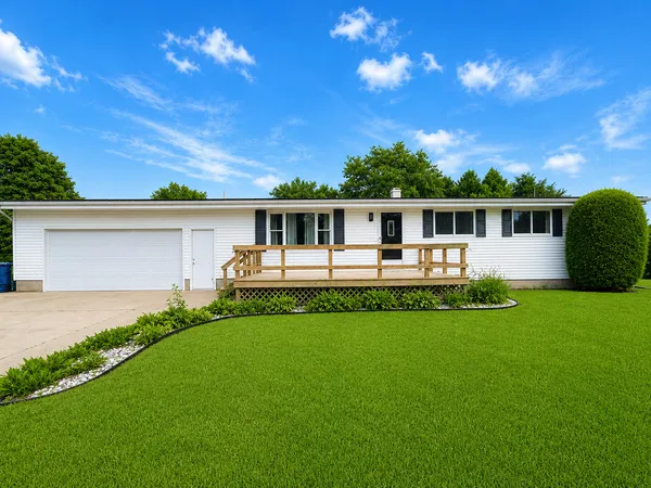 $198,900 | 3 Chapel Court, Andover, IL 61233