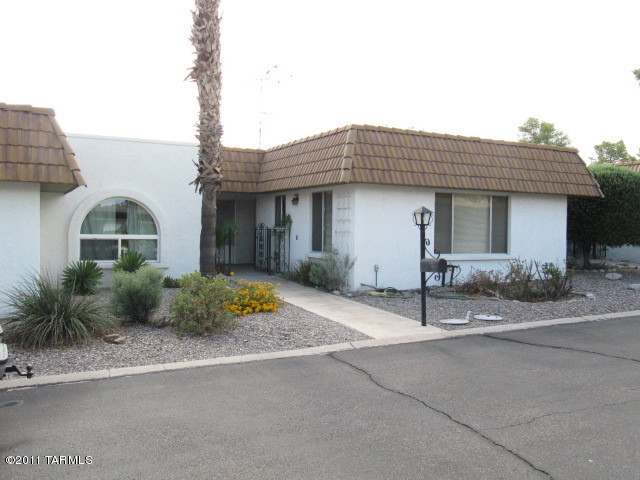 660 East River Road, Unit R Tucson, AZ 85704 - Photo 1 of 14