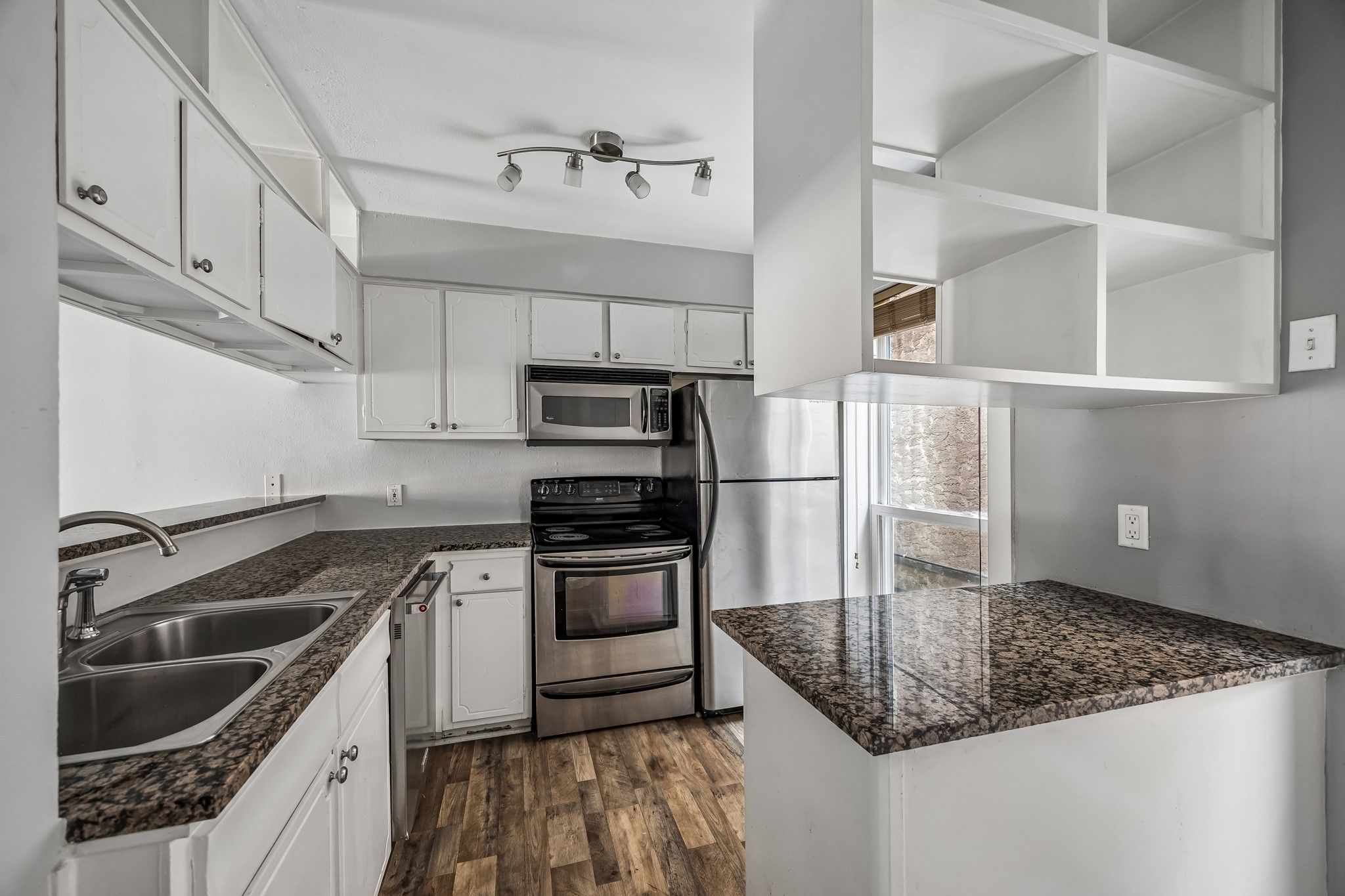 1205 Autrey Street, Unit 4 Houston, TX 77006 - Photo 5 of 11 Nice kitchen with granite counters, stainless appliances and lots of storage cabinetry.