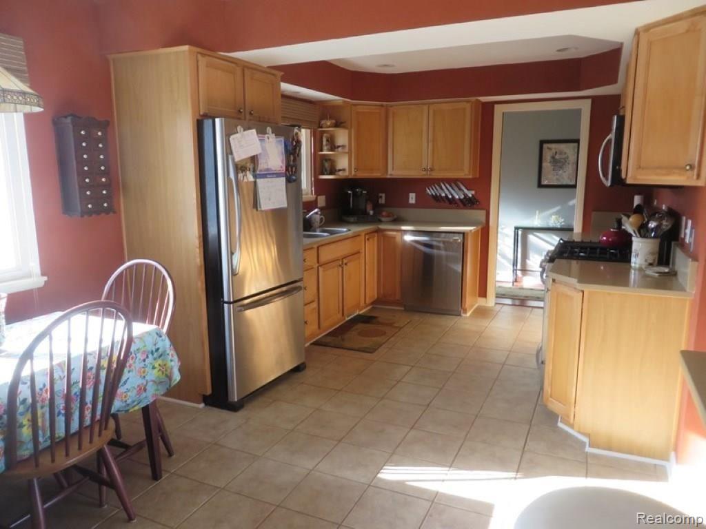 1050 Seneca Road Lake Orion, MI 48362 - Photo 7 of 31 kitchen.jpg