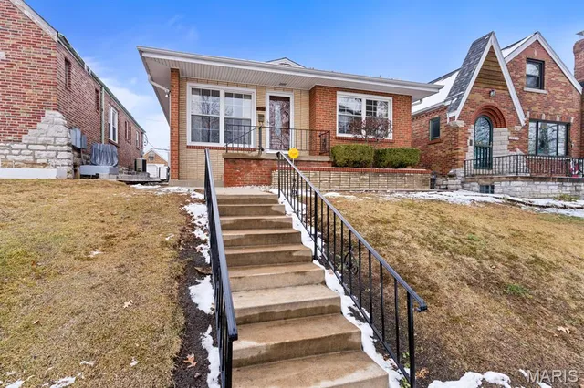 $320,000 | 6541 Lindenwood Place, St. Louis, MO 63109